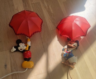 Væglampe, Retro Disney, Så søde lamper. 
Mickey Mouse og Anders And er så fine, med intakt rød skærm
