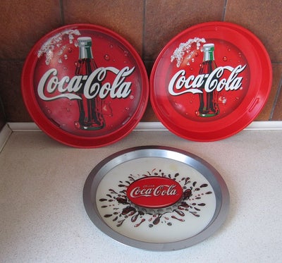 Coca Cola, Bakker "Vintage", 
- Har 4 originale bakker,
- 1stk i ALU
- 3 stk i rød,
- Ø 33cm,
- Har 