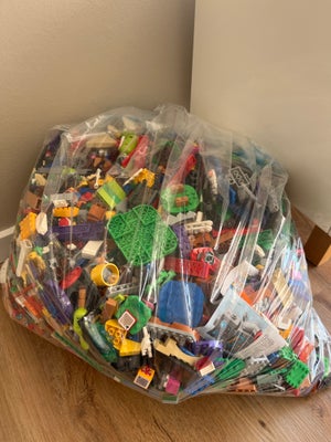 Lego Super Mario, Kæmpe pose med nyt Lego 2023 værdi 6000 kr, Min søn sælger alt hans Lego fra super