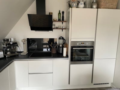 Køkken, komplet, HTH, Fuldt funktionelt køkken fra HTH fra 2018 med ovn, kogeplade, emhætte, integre