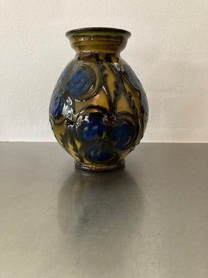 Keramik, Vase 19 cm høj, Kæhler, 

Retro Herman Kæhler fra 30erne
helt i orden uden

Polykrom glasur