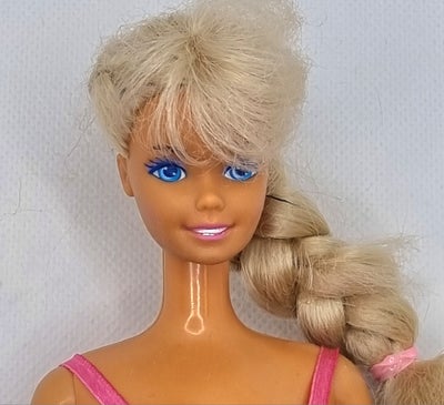 Barbie, Vintage, Barbie i solbrun nuance. Dukken er brugt men i fin stand. Kun håret har tegn på sli