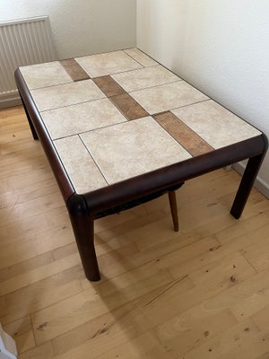 Sofabord, andet materiale, b: 90 l: 130 h: 52, Flot ældre træbord med kakler. Jeg ved ikke hvilket t
