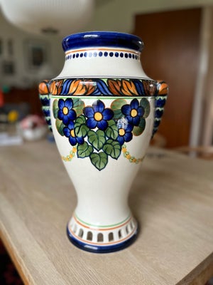 Vase, Vase, Aluminia, Smuk høj vase (38cm) uden skår. Den har en brændings fejl ( se foto)