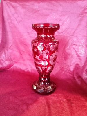 Glas, Vase, Bøhmisk, bøhmisk glasvase 22,5 cm høj og 10 cm bred kan sendes forsikret med GLS eventue