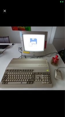 Amiga500, andet, God, Flot og velholdt Amiga 500 med den sjældne udsmykket skærm, tank-mus og Joysti