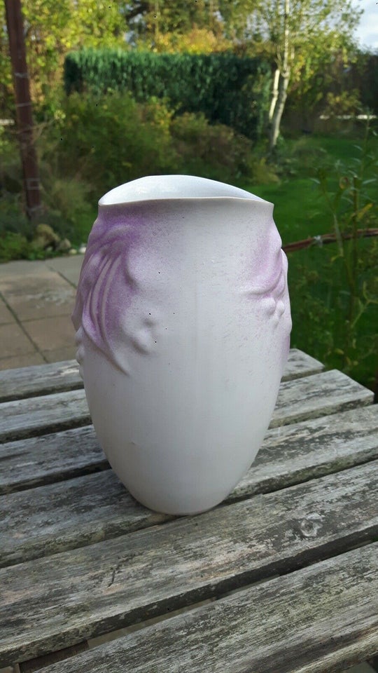 Keramik, Vase, hvid/lilla/bær-motiv
