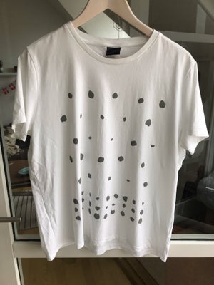 T-shirt, Lærke Andersen, str. 42, Hvid, Bomuld, Næsten som ny, Kridhvid tee med selvlysende prikker 