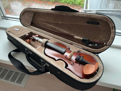 Violin 1/16, J Hertz 100 Series, Violin til de helt små. Brugt og egnet til violin undervisning.
Vio