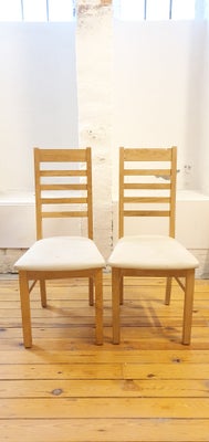 Spisebordsstol, 2 stole i massivt træ, sælges samlet.  Kræver en kærlig hånd.
Køber henter.