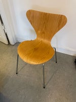 Arne Jacobsen, Syver stol, Spisebordsstol