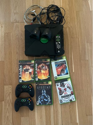 Xbox, Perfekt, Xbox med to trådløse controllere og fem spil tilhørende.

Den er modded, hvilket åbne