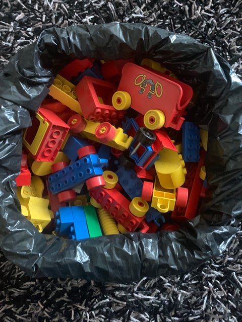 Lego Duplo, En pose med forskellige klodser, tog osv.