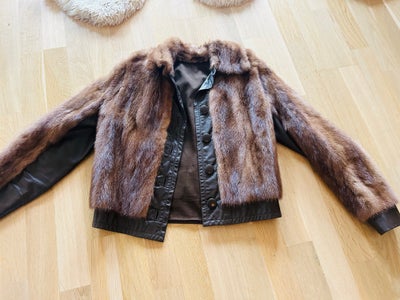 Pels, str. 32, new,  brown,  fur and leather,  Næsten som ny, This amazing spring jacket, is very un