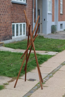 Stumtjener, Stumtjener i meget spændende design. Forarbejdet i teaktræ.
Har brugsspor