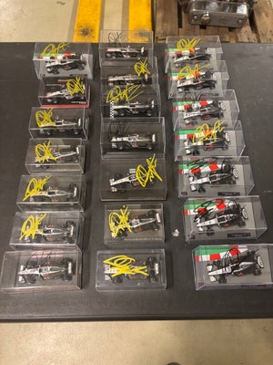 Modelbil, Diverse  Mika Hakkinen, skala 1:43, Diverse 1:43 Mika Hakkinen modeller alle signeret af M