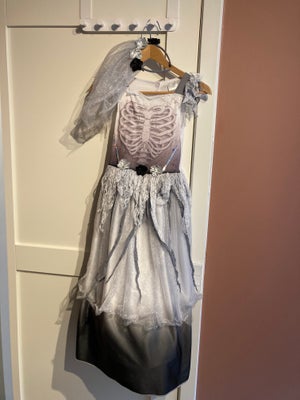 Udklædningstøj, Corpse bride, Flot kjole til Halloween, fastelavn eller anden udklædning.
Hårbøjle m