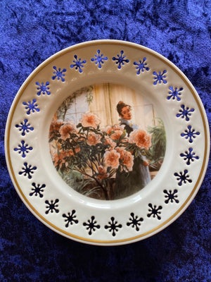 Porcelæn, Bing & Grøndahl tallerken, Bing & Grøndahl, platte. Udsnit af Carl Larsson.”Azalea”. Malt 