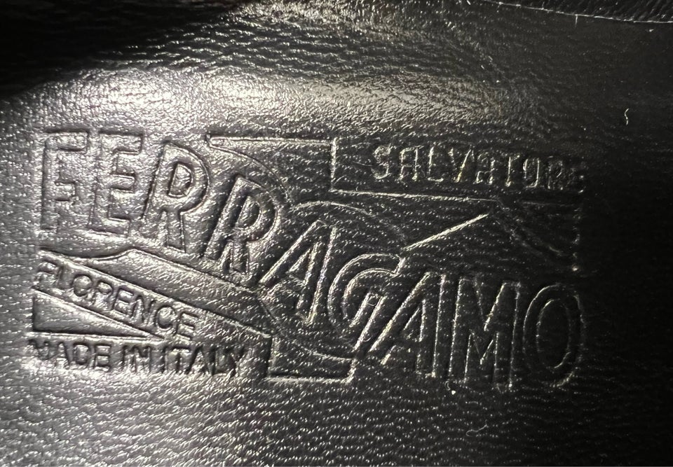 Andet, Salvatore Ferragamo, str. 40