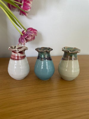 Keramik, Små keramikvaser, 3 små keramikvaser med fin glasur. 8,5 cm høje. Sælges samlet.