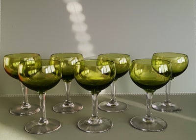 Glas, Likør ?, Meget smukke,
og gamle grønne glas.
Formodentlig over 100 år gamle

Grøn kumme med kl
