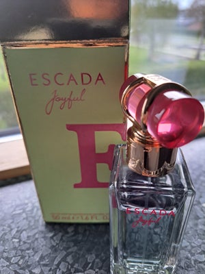 Eau de parfum, Parfume, Escada, 50 ml Escada Joyful.

Taget et par pift af den. Været opbevaret I æs