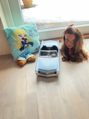 Bratz, BIL, FRISØRHOVED, PUDE DUKKER MED MASSER AF TILBEH, BRATZ BIL
BRATZ FRISØRHOVED
BRATS PUDE
3 