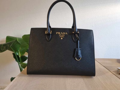 Weekendtaske, Prada, læder, Prada Saffiano læder, Sort

Utrolig dejlig og design Prada taske. Helt n