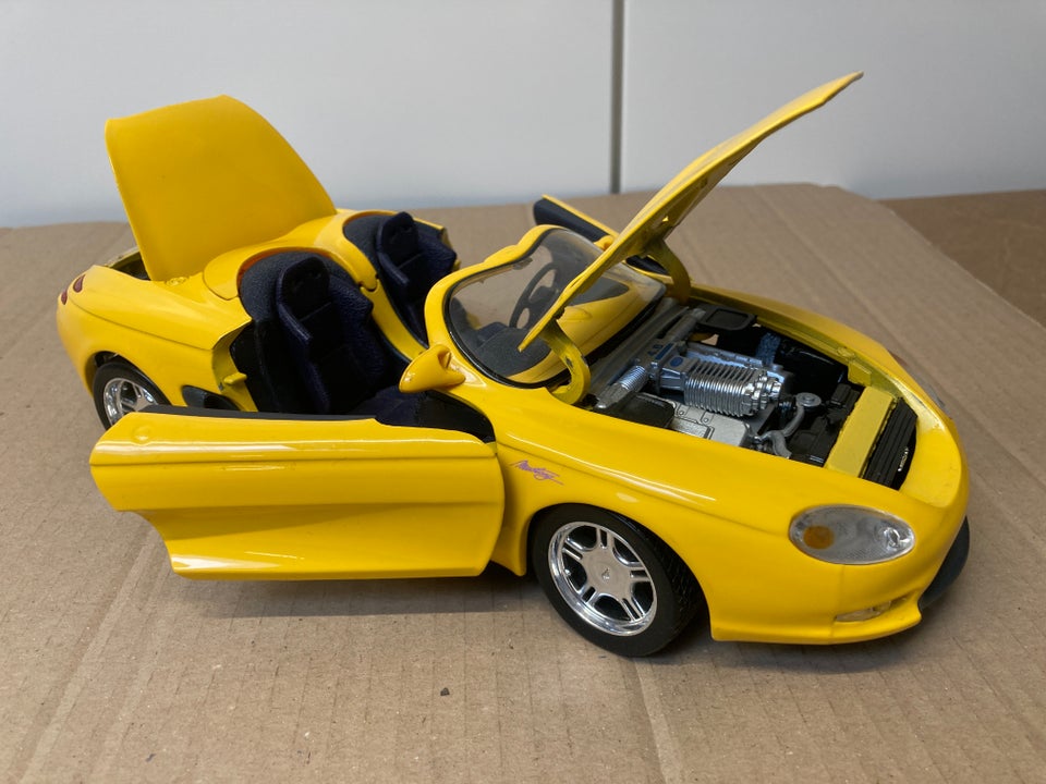 Modelbil, Ford Mustang Mach 2 1/18, skala 1:18