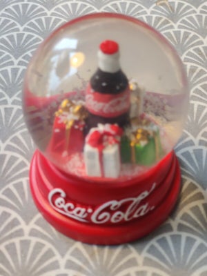 Coca Cola, Coca-Cola snekugle, Coca-Cola snekugle højde 10cm diameter 7cm.     Vsk