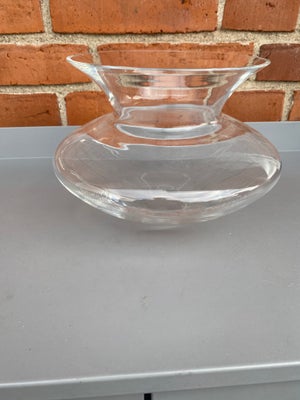 Glas, vase, Rosendahl, Karen Blixen glasvase fra Rosendahl. Lille skår på øverste kant, derfor denne