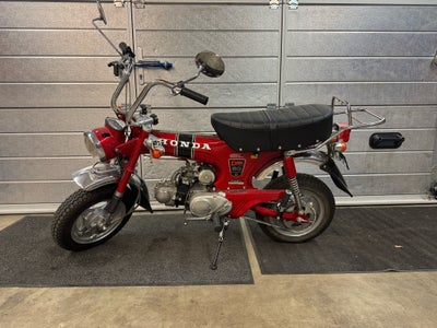 Honda Dax, 1973, Rød, Meget flot renoveret Honda Dax fra 1973. 
Det ene blinklys skal laves/skiftes 