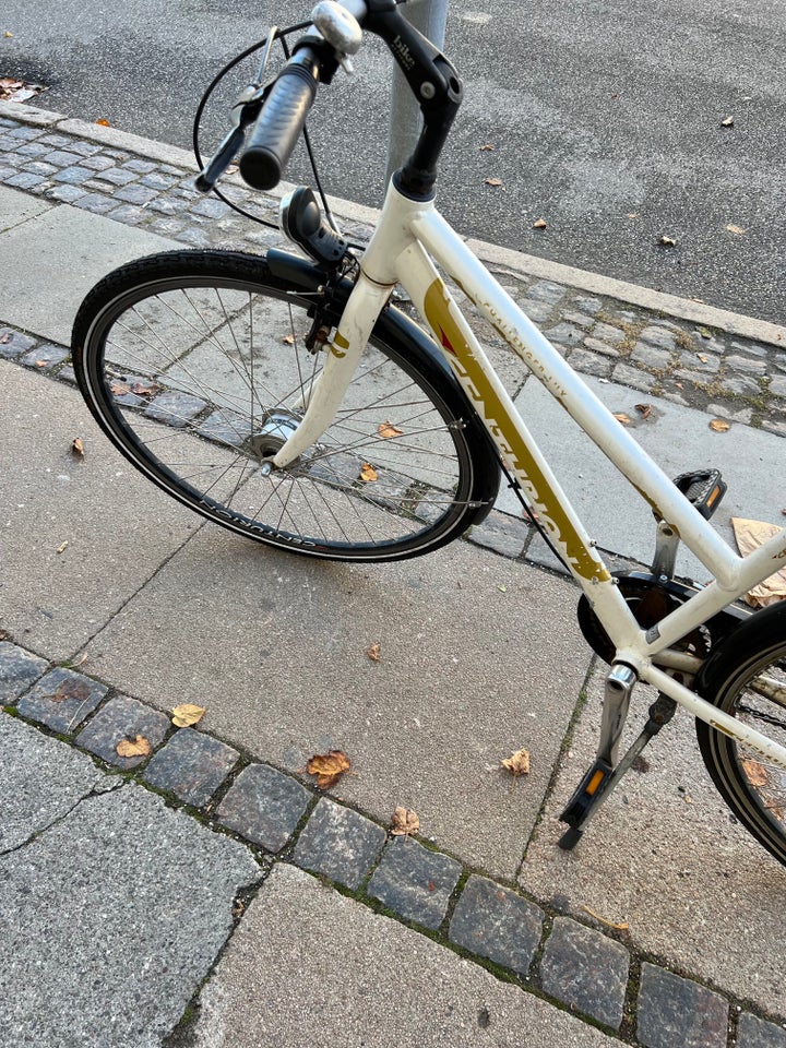 Used city bike with basket for sale in Copenhagen