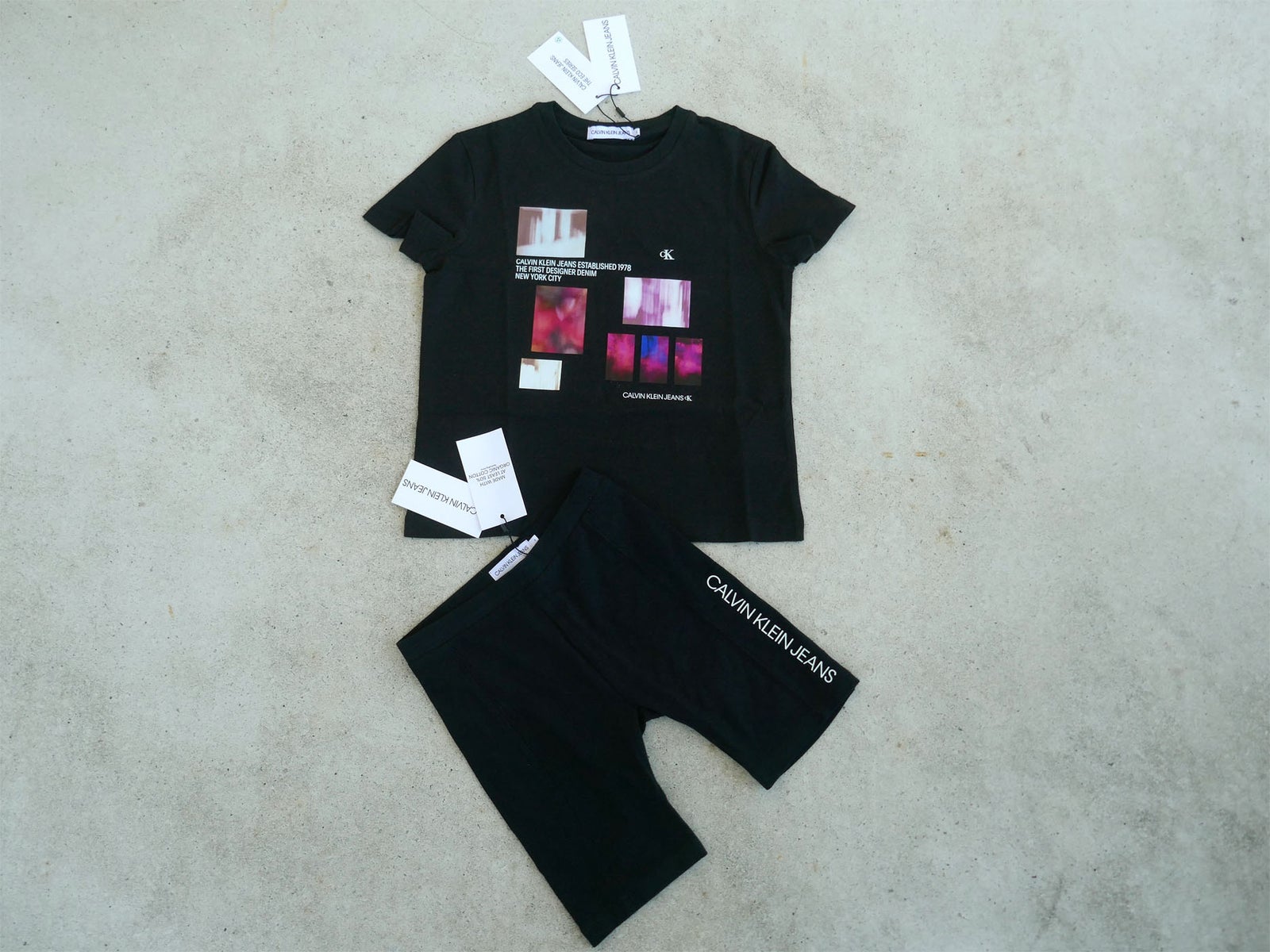 Blandet tøj, *NYT* t-shirt og shorts, Calvin Klein