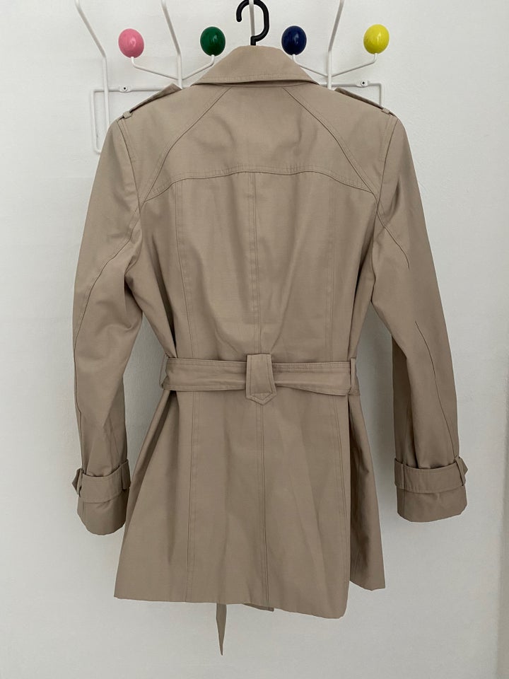 Trenchcoat, str. 40, The Collection