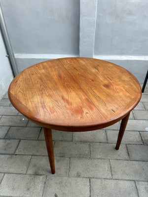Spisebord, Teak, Rigtig pænt Teak bord med pænt design i kanten.
Dansk design.
Bredde : 114cm
Højde 