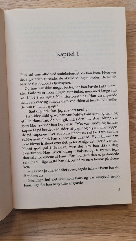 Frygtelig lykkelig, Erling Jepsen, genre: roman