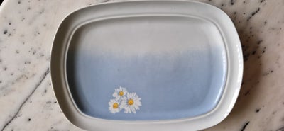 Porcelæn, Fad, Marguerit Danish Design, måler 35*25
Har også 2 små 22*16 , se mine andre annoncer. S