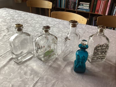 Glas, Snapse flasker, Holmegård, 5 stk div. Snapse flasker, 16 = 20 cm høje
Prisen er alle 5
