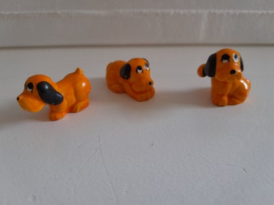 Legetøj, Kinderægfigurer, Samlet pris.
Tre små hunde figurer, formentlig fra Kinderæg i 90'erne.
Kan