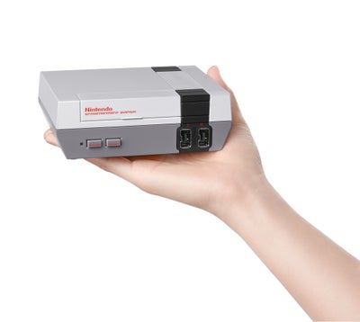 Nintendo NES, Nintendo Classic Mini, God, Nintendo Classic Mini sælges med to controllere og to 3 me