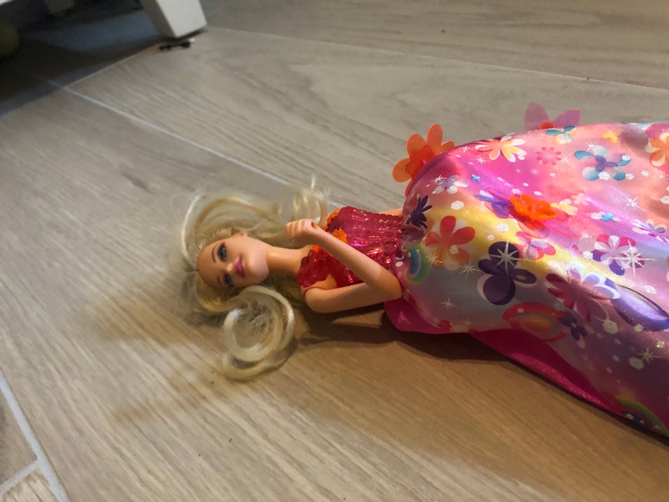 Barbie, Barbie dronning