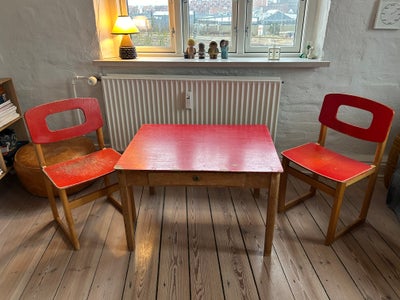 Bord/stolesæt, Hukit, Hukit junior institutionsmøbler fra 1970´erne.
Bord: H 49cm, L 75cm, B 57cm
Me