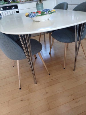 Spisebord, Elipse bord, b: 110 l: 160, Elipse spisebord der med følger 2 plader. Fuld længde 260 cm.