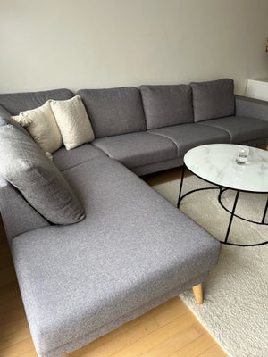 Chaiselong, 5 pers., Vi sælger vores meget pæne chaiselong sofa i grå farve. Den er ca. 2 år gammel 