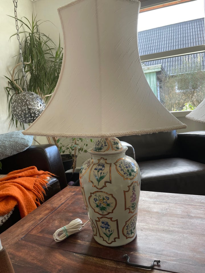 Anden bordlampe, Kinesisk porcelæn Intet mærke .