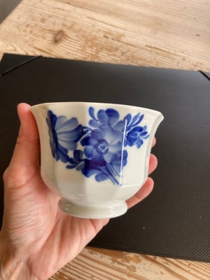 Porcelæn, Lille skål, Royal Copenhagen, 1. sortering Blå blomst, kantet. skylleskål fra Royal Copenh