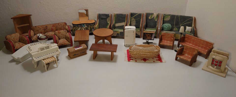 Dukkehus-møbler, Vintage dukkehusmøbler i træ mm. 30 dele
