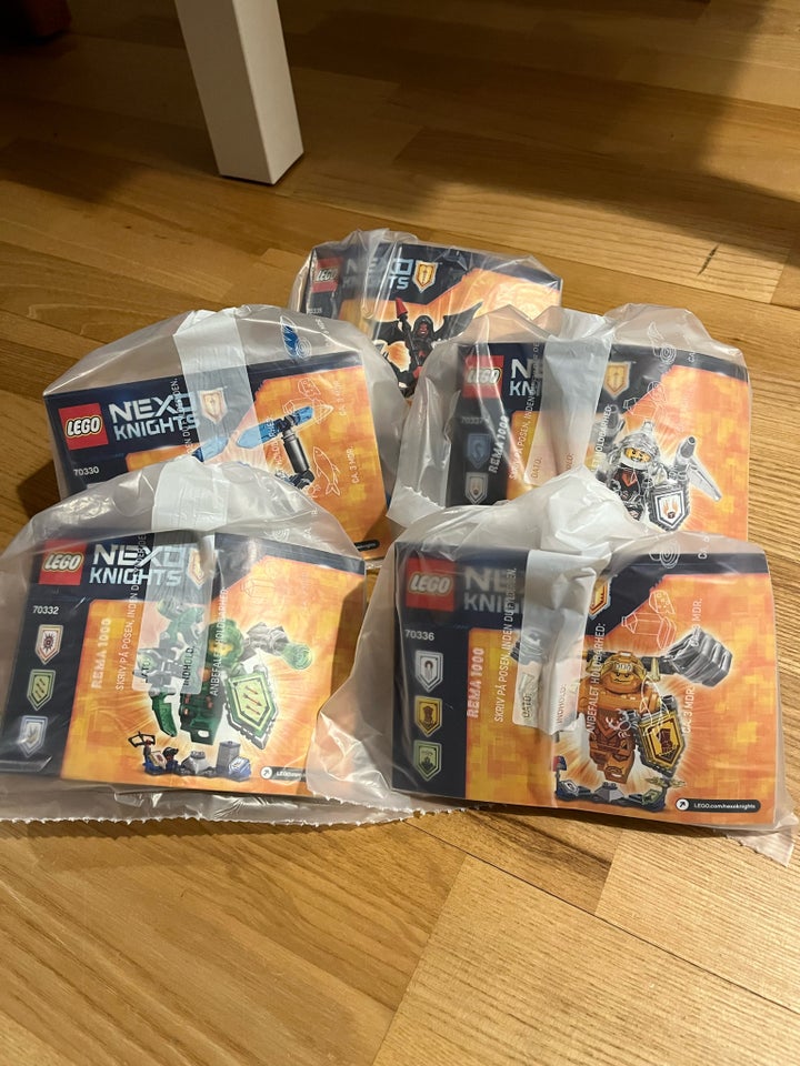 Lego Nexo Knights, 70330, 70332