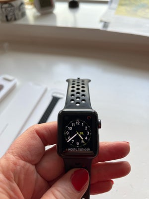 Smartwatch, Apple, Apple Watch 3 Nike med mulighed for e sim kort.
Ca 3 år gammel.
Skønt at kunne hø